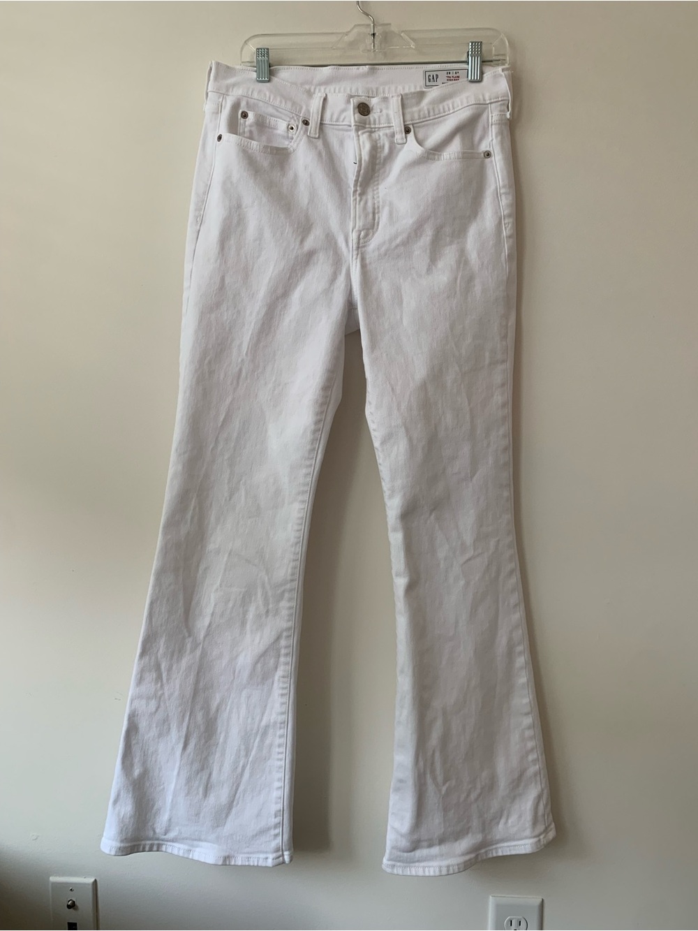 New without tags. GAP White Flare Jeans size 29. 1970s